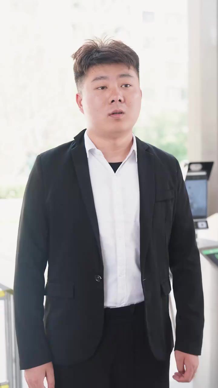 拽媽攜崽歸來(lái)（一胎三寶，神秘爹地竟是大佬）(全集)